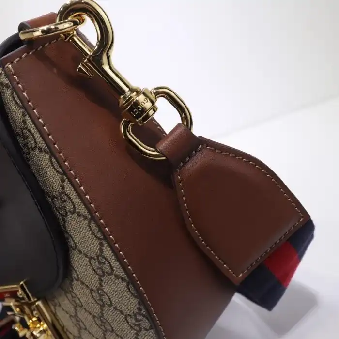 Discover elegance with the GUCCI Supreme Monogram Web Medium Padlock Messenger Bag. A perfect blend of style and charm! 🌟👜❤️ https://tinyurl.com/25vdptvy