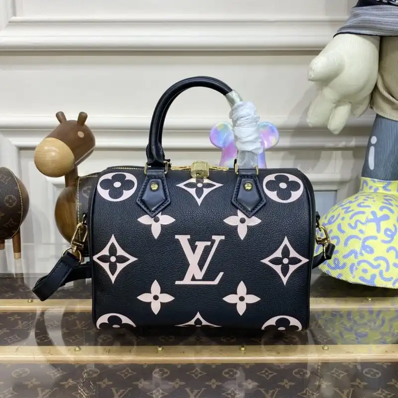 Discover elegance with the Louis Vuitton Speedy Bandouliere 25 in Black-Pink. A perfect blend of style and functionality! 🌸👜✨ https://tinyurl.com/2dqte5pn