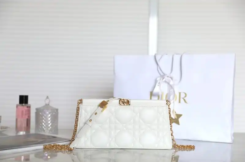 Discover elegance with the Dior Miss Caro Noire Clutch in white. A perfect blend of style and grace for any occasion. ✨🤍👜 https://tinyurl.com/256qqgxo