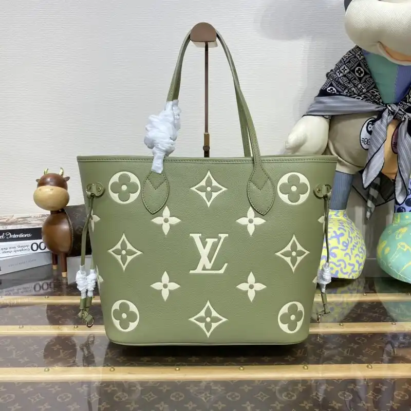 Discover the elegance of the Louis Vuitton Neverfull MM in soothing green. Perfect for every occasion, it’s your ideal companion! 🌿💚✨ https://tinyurl.com/2d6jjpf6