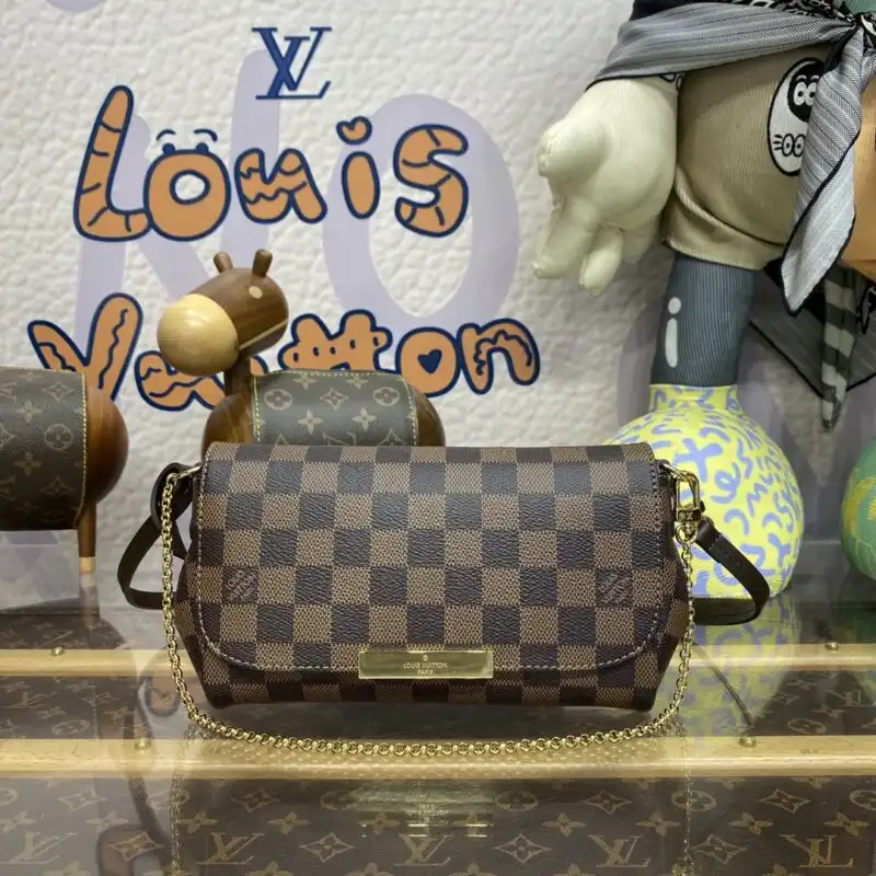 Discover the elegance of the Louis Vuitton Favorite in a beautiful brown grid. Timeless style for every occasion! 💖👜✨ https://tinyurl.com/23u7v57k