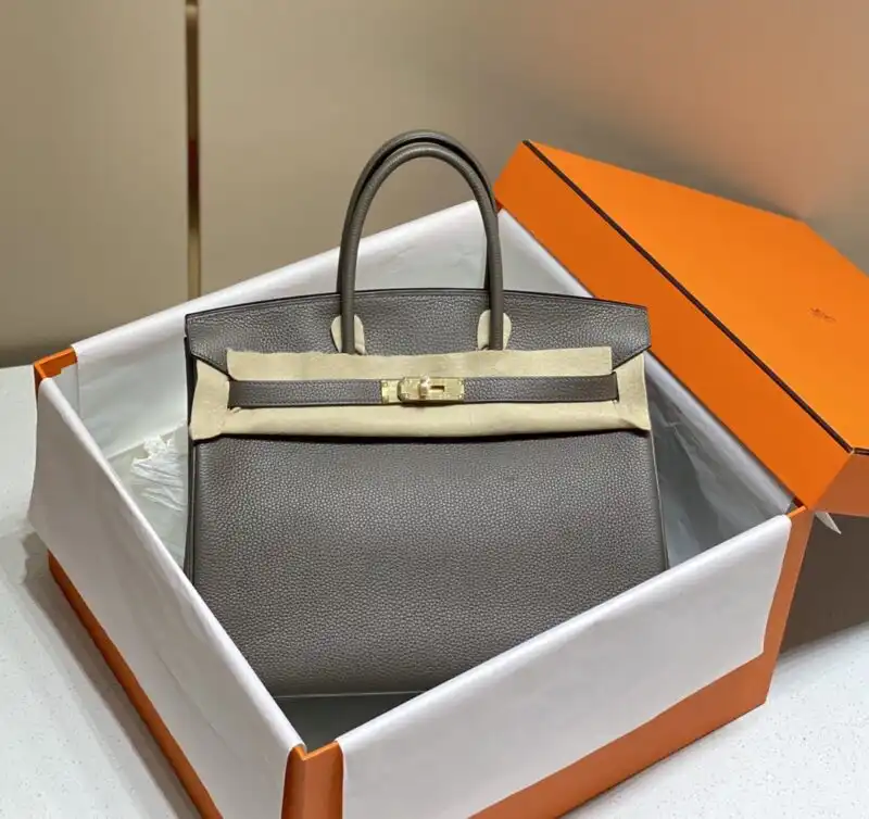 Discover the elegance of the Hermes Birkin in Pewter Grey, a timeless treasure that complements your unique style. ✨👜💖 https://tinyurl.com/265jubp7