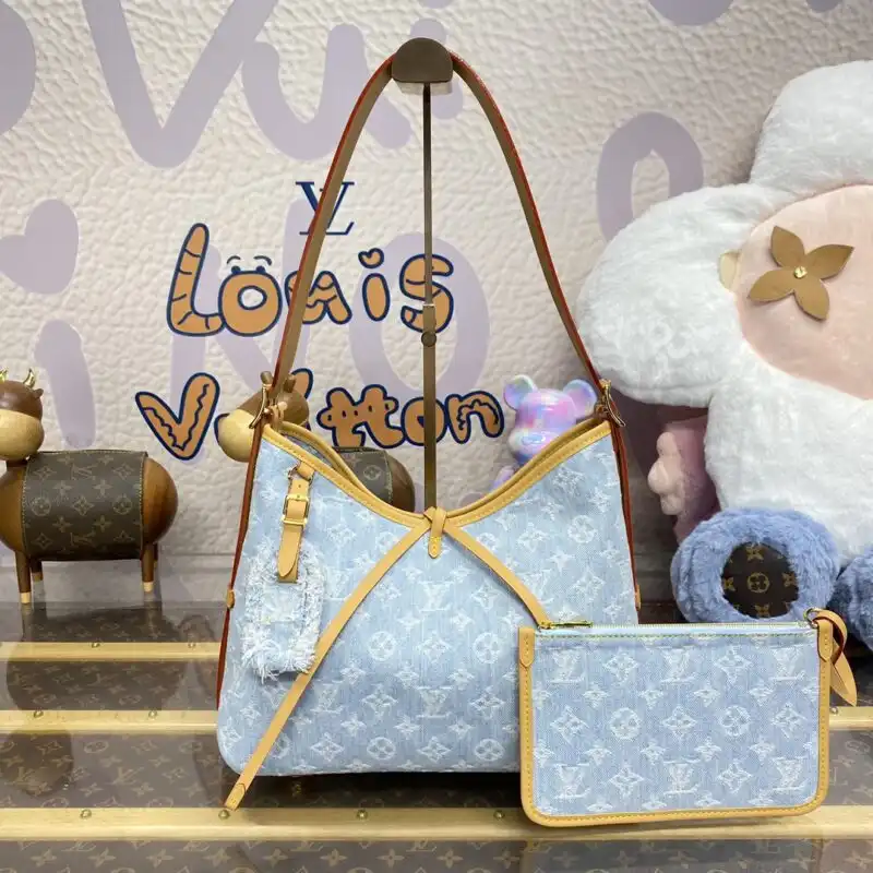 Discover the elegance of the Louis Vuitton Carry All PM in light denim. Perfect for every occasion, it radiates timeless charm. ✨💖👜 https://tinyurl.com/2afrl3qy