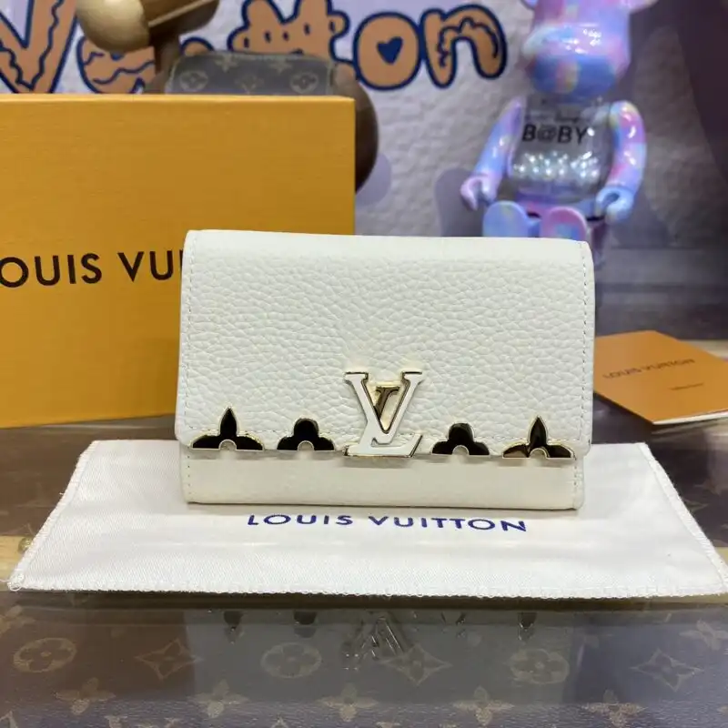 Discover elegance with the Louis Vuitton Capucines Compact Wallet in white. A perfect blend of luxury and practicality for your essentials! ✨💖👜 https://tinyurl.com/27p84r9n