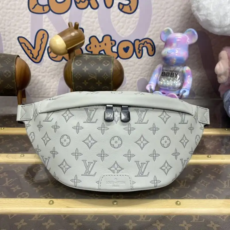 Discover the elegance of the Louis Vuitton Bumbag Discovery in grey. Perfect for any adventure, it blends style and practicality beautifully! 👜✨🌟 https://tinyurl.com/23v7jqrm