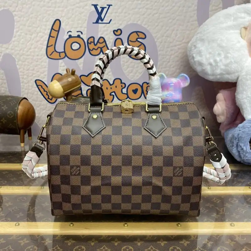 Discover the timeless elegance of the Louis Vuitton Speedy Bandoulière 25. A perfect blend of style and comfort for every adventure! 👜✨💖 https://tinyurl.com/23zznlf5
