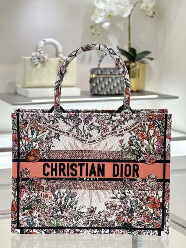 Discover the enchanting Dior Tote Book in Sunflower Spring 🌼✨, where style meets warmth. Embrace beauty every day! 💛👜 https://tinyurl.com/23r9bunw
