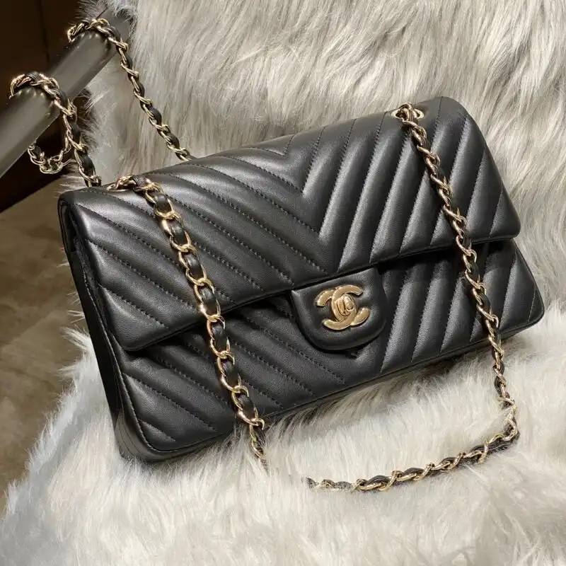 Discover the timeless elegance of the CHANEL Classic Flap 25cm in V Black. A perfect companion for every occasion. ✨👜❤️ https://tinyurl.com/2ax5nods