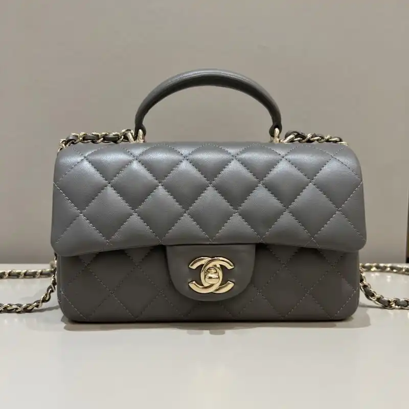 Discover the elegance of the CHANEL CF 20 cm With Handle in soft beige. A timeless piece for your collection. ✨👜💖 https://tinyurl.com/2ahh2dnl