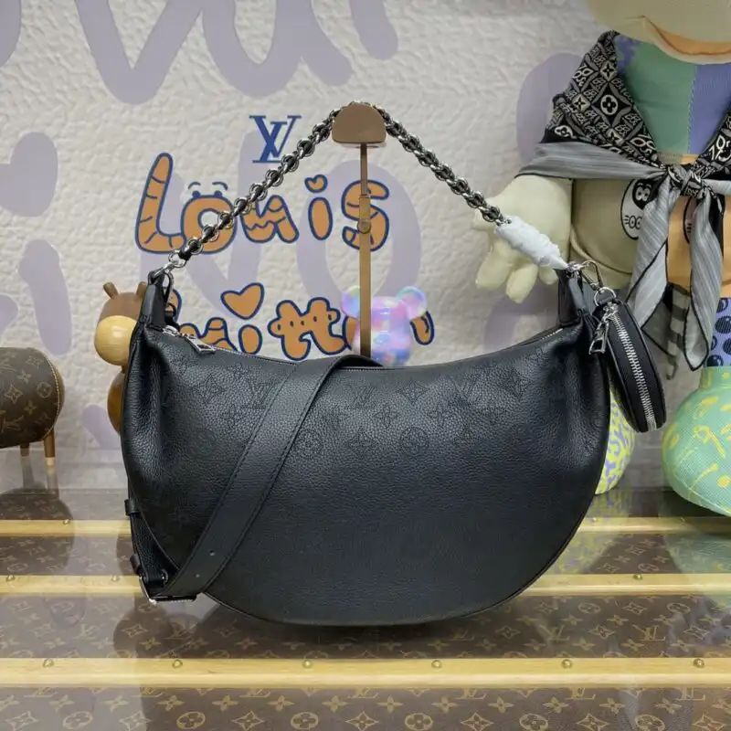 Discover elegance with the Louis Vuitton Baia in Black 🌟. A perfect blend of style and sophistication, it’s a timeless treasure! 👜💖 https://tinyurl.com/28qopunv