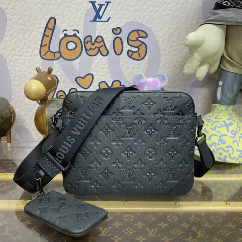 Discover elegance with the Louis Vuitton Trio Messenger in exquisite full black. A timeless companion for your stylish adventures. 👜✨❤️ https://tinyurl.com/2673jg7d