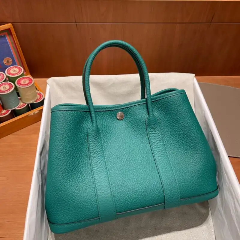 Discover the elegance of the Hermes Garden Party 30cm in Very Jade. A perfect blend of beauty and functionality. 🌿✨👜 https://tinyurl.com/2aswtl87