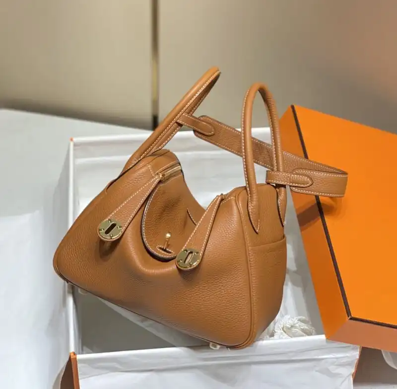 Discover the exquisite charm of the Hermes Lindy in Golden Brown, a perfect blend of elegance and warmth. 🌟🤎✨ https://tinyurl.com/26t69lxw