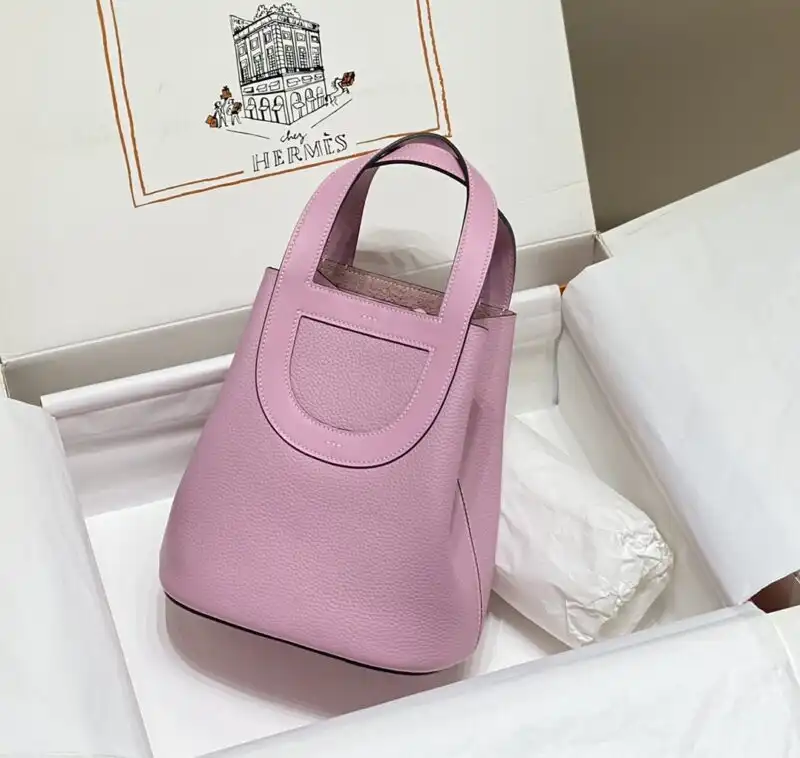 Discover the enchanting allure of Hermes The Loop in elegant purple. A perfect blend of style and grace awaits you! 💜✨🌟 https://tinyurl.com/2aah53ce