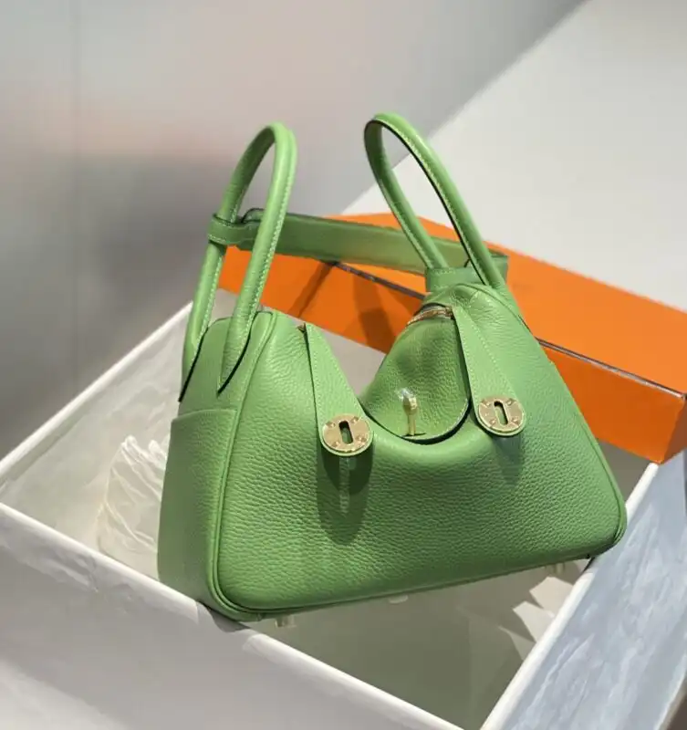 Discover the enchanting Hermes Lindy in a soothing light green hue. Embrace elegance and joy with every delightful detail. 🍃✨💚 https://tinyurl.com/29qm87s3