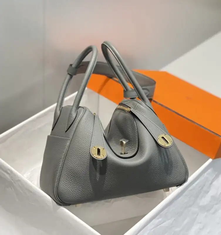 Discover the exquisite Hermes Lindy in Cumulonimbus Gray—a perfect blend of elegance and warmth. Embrace the beauty! 🌥️💖✨ https://tinyurl.com/22z6kxpx