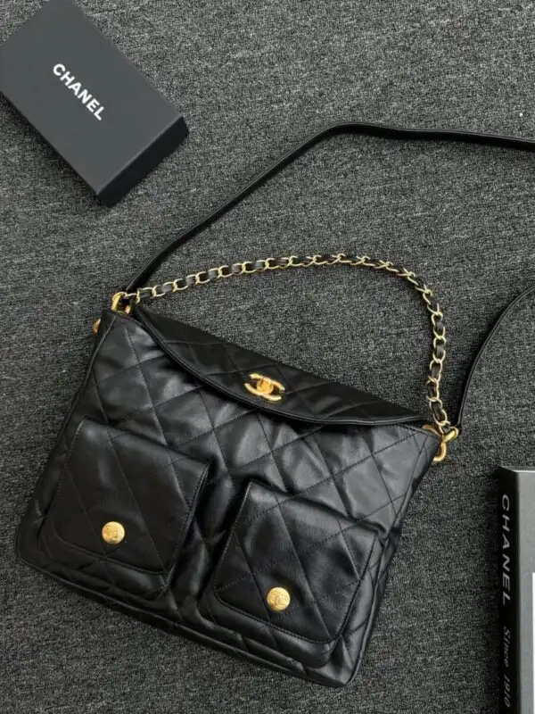 Discover the timeless elegance of the CHANEL 24p Postman Bag Small in Black. A perfect blend of style and sophistication! 🖤✨👜 https://tinyurl.com/2btqkhze