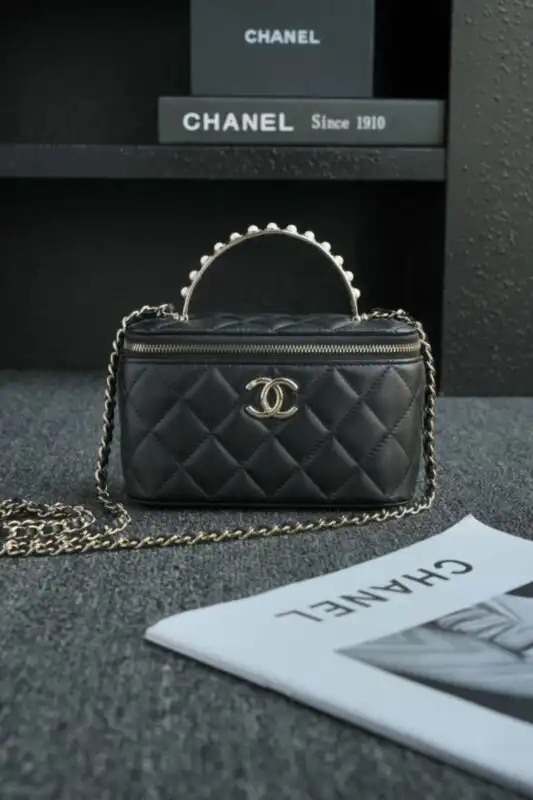 Discover the elegance of the CHANEL 24s Pearl Handle Box in timeless black. A perfect blend of luxury and grace! ✨🖤💖 https://tinyurl.com/26kd3h66