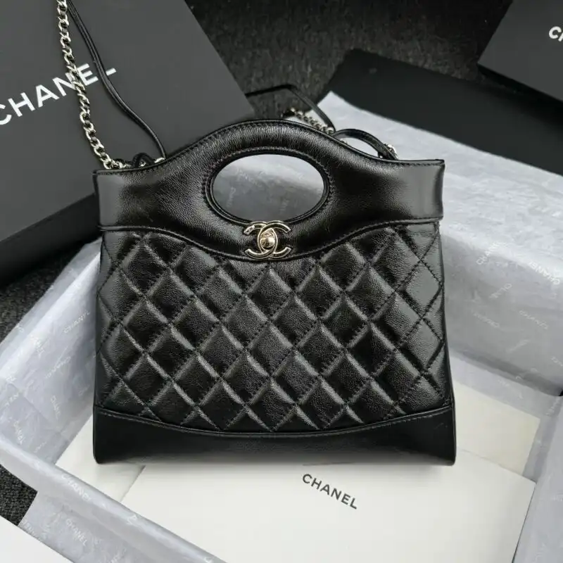 Discover elegance with the CHANEL 24s Horizontal Small Black. A timeless piece to complement your beauty and style. ✨🖤🌟 https://tinyurl.com/24ntcx9q