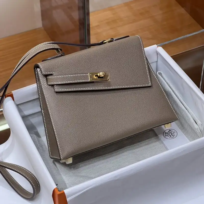 Discover the charm of Hermes Kelly Desordre, where elegance meets playful sophistication. Embrace your unique style with love and joy! 💖✨👜 https://tinyurl.com/255yscc8