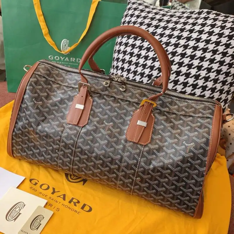 Discover the timeless elegance of the Goyard Boston 45 in warm brown. A perfect blend of style and sophistication awaits you! 👜✨🌟 https://tinyurl.com/27sqkq3p