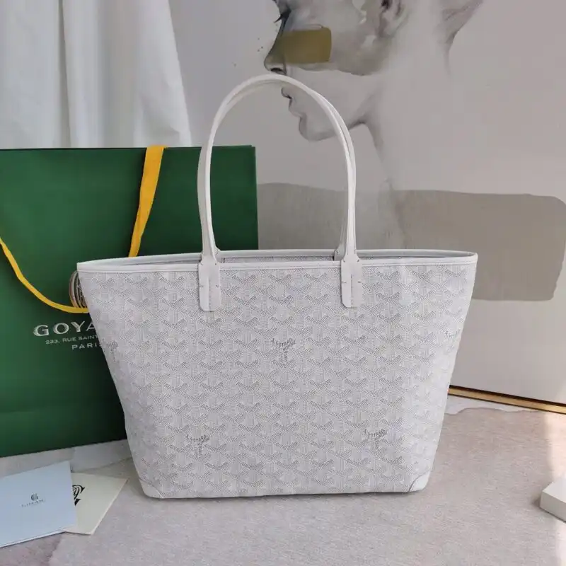 Discover the elegance of the Goyard Artois PM in pristine white. A timeless companion for your stylish adventures! ✨👜💖 https://tinyurl.com/2ca6hot5