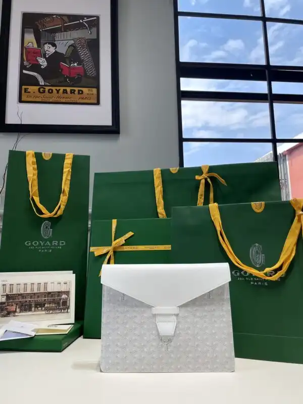 Discover the elegance of the Goyard Camond Pouch in white. Perfect for keeping your essentials chic and organized! ✨👜💖 https://tinyurl.com/232xpfec