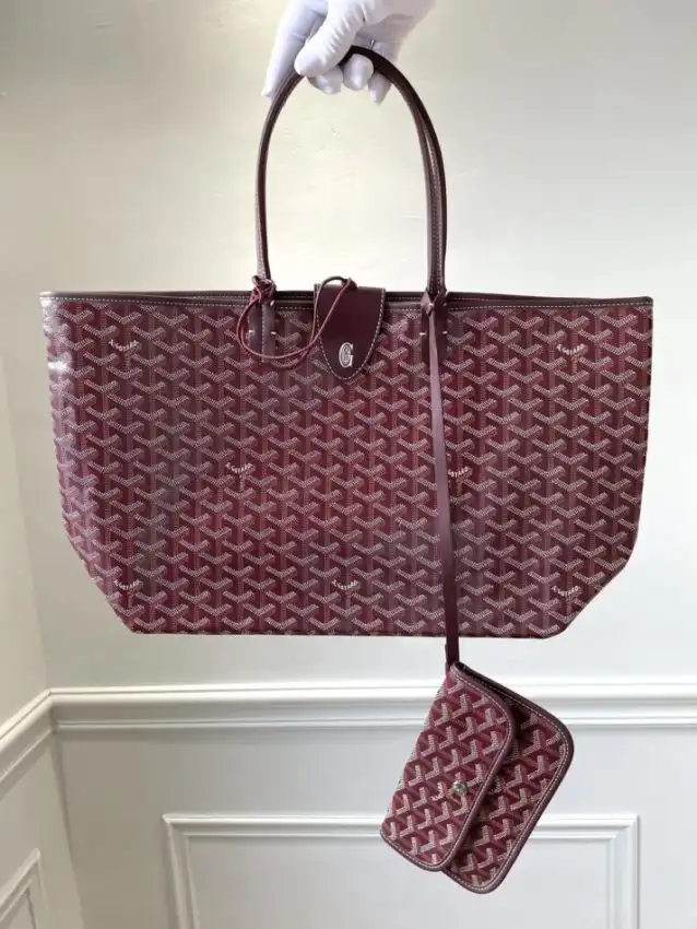 Discover the timeless elegance of the Goyard Saint Louis in Bordeaux. A perfect blend of style and function awaits you! 👜❤️✨ https://tinyurl.com/2y777fr7