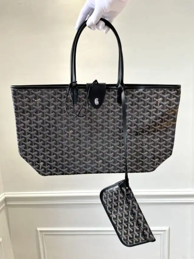 Discover the elegance of the Goyard Saint Louis in timeless black. Perfect for any occasion, it’s your stylish companion! 🖤✨👜 https://tinyurl.com/29sk4qxg