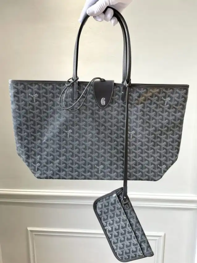 Discover the elegance of the Goyard Saint Louis in soothing Grey. A timeless companion for your every adventure. 🌟👜✨ https://tinyurl.com/24okbowk