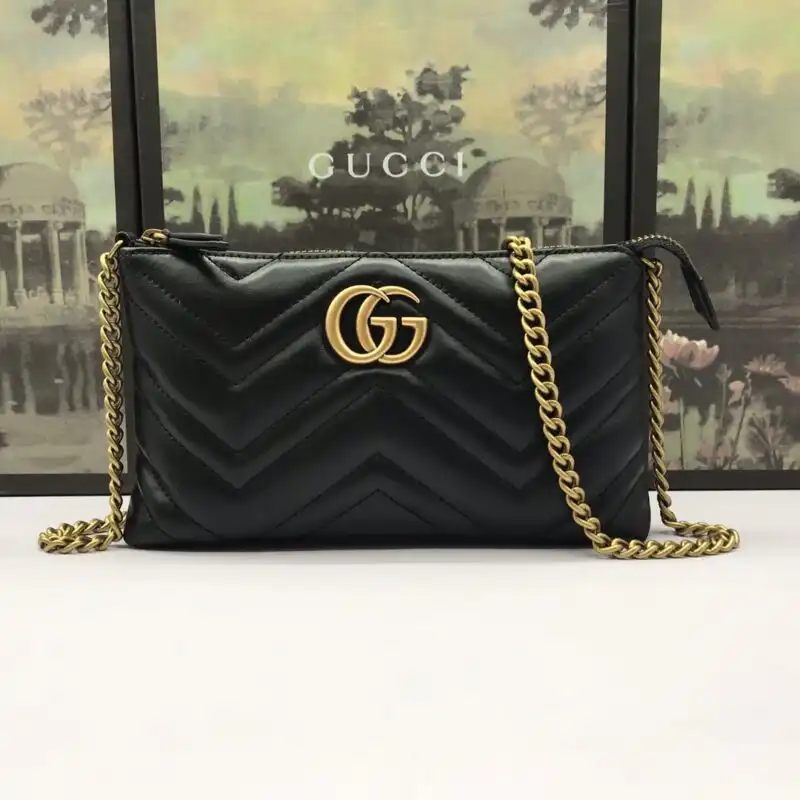 Discover elegance with the Gucci Marmont Matelasse Wallet on Chain in classic black. Perfect for any occasion! ✨🖤🌟 https://tinyurl.com/246sozvo