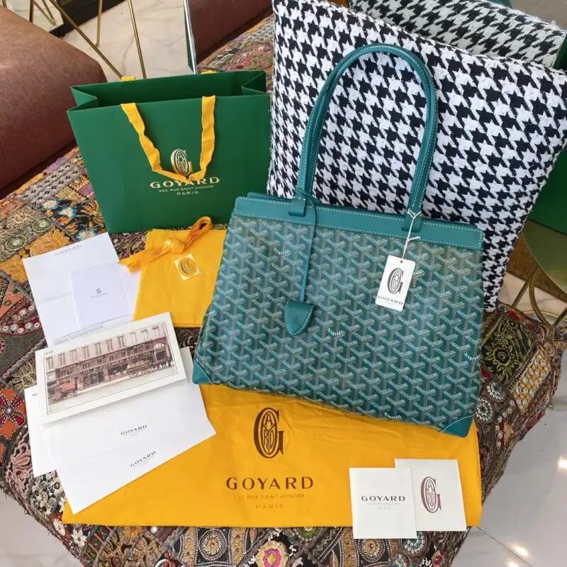 Discover the elegance of the Goyard Bellechasse in soothing green. A perfect blend of luxury and charm awaits you! 🍃💖✨ https://tinyurl.com/2862eyhn