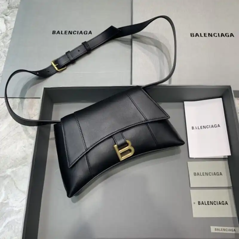 Embrace timeless elegance with the Balenciaga Hourglass Mini in classic black. Perfect for every occasion, it’s a touch of luxury! 🖤✨👜 https://tinyurl.com/256jqb6u