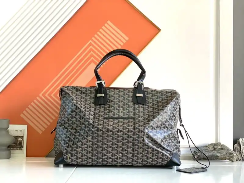 Discover the elegance of the Goyard Bowling 45 Bag in classic black. A timeless piece for every occasion. 🖤✨👜 https://tinyurl.com/2cb63auv