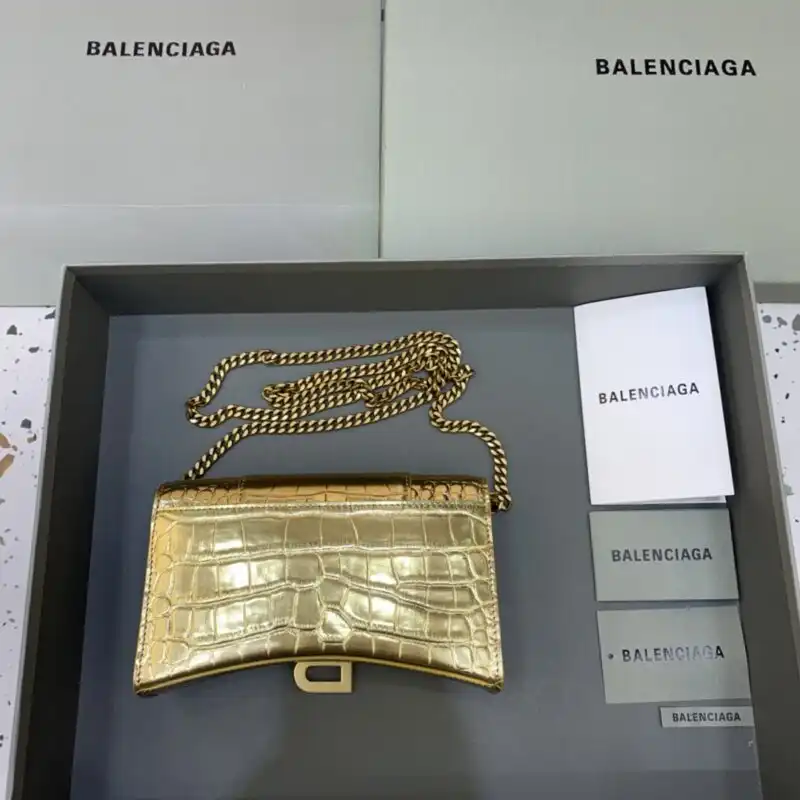 Elevate your style with the Balenciaga Hourglass On Chain. A perfect blend of elegance and charm for every moment. ✨💖👜 https://tinyurl.com/2archgc9