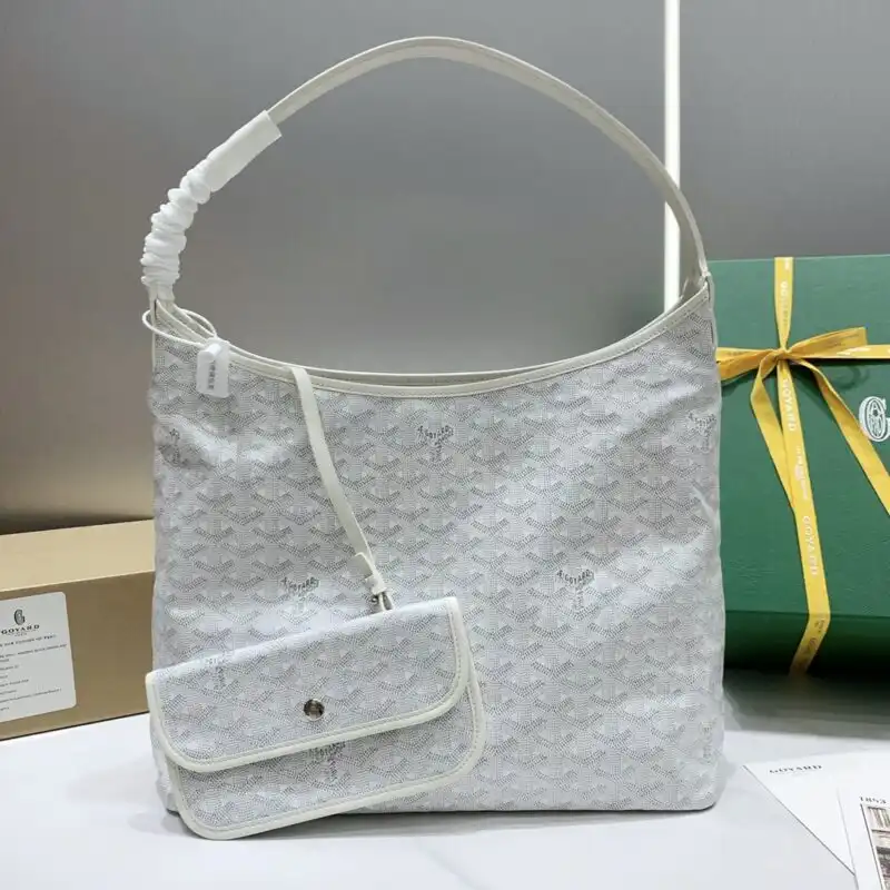 Discover the elegance of the Goyard Boheme White. 🌼 A gentle touch of luxury, perfect for brightening your day! ✨💖 https://tinyurl.com/2bbt7yeu