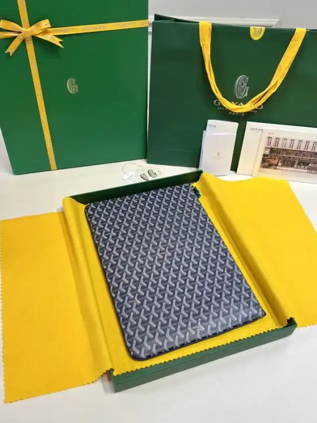 Discover the elegance of the Goyard Senat MM in Dark Blue. A timeless companion for your stylish adventures. 🌟💙✨ https://tinyurl.com/27eykaf4