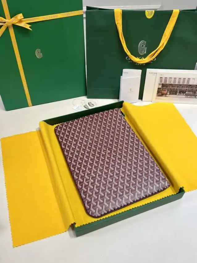 Discover the elegance of the Goyard Senat MM in Bordeaux. A timeless companion for your everyday adventures. 🍂❤️✨ https://tinyurl.com/27f7h55f