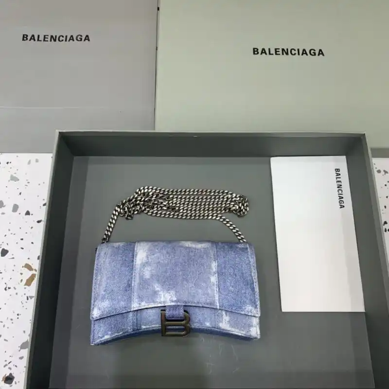 Discover the elegance of the Balenciaga Hourglass On Chain Denim. A perfect blend of style and comfort for your everyday adventures! 💖✨👜 https://tinyurl.com/2xm9x2t9
