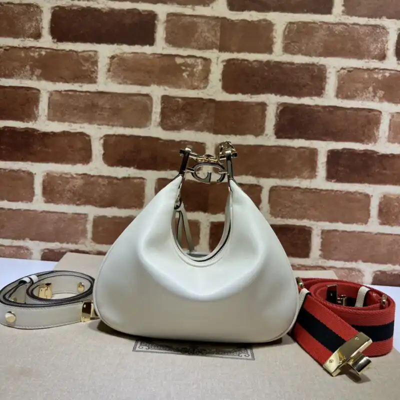 Discover the elegance of the Gucci Attache Canvas in soft white. A timeless piece for your collection, blending style and charm effortlessly. 🌼✨👜 https://tinyurl.com/23qab948