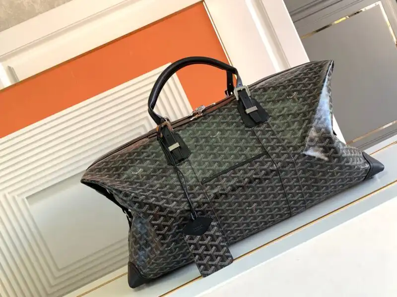 Discover the elegance of the Goyard Bowling 55 Bag in timeless black and brown. A perfect blend of style and sophistication! 👜✨❤️ https://tinyurl.com/226gv286
