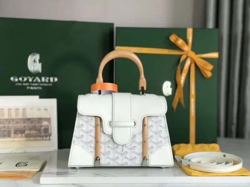 Discover the elegance of the Goyard Sigon PM in soothing white. A timeless piece for your collection. 🌼✨💖 https://tinyurl.com/29qeekg4