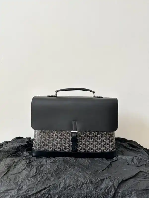 Discover the elegance of the Goyard Citadin in timeless black. A perfect blend of style and functionality for your daily adventures. 🖤✨🌟 https://tinyurl.com/24z5kekm