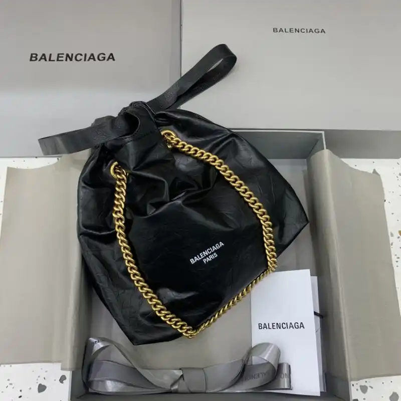 Discover the elegance of the Balenciaga Crush Small Tote in classic black. A perfect blend of style and versatility for your days. 🖤✨👜 https://tinyurl.com/2yavvtyx