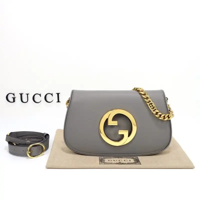 Discover the elegance of the Gucci Blondie Leather in a soothing grey hue. A timeless piece for your collection! ✨💖👜 https://tinyurl.com/285uxpx3