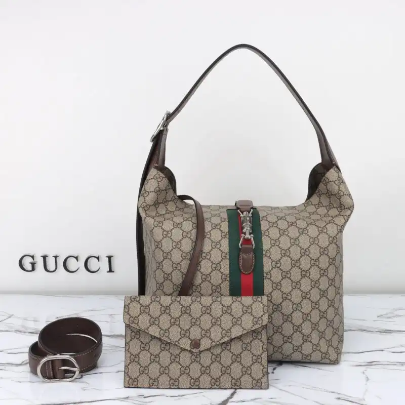 Discover elegance with the Gucci Jackie 1961 Small Shoulder Bag. A timeless piece that adds a touch of grace to any outfit. 👜✨💖 https://tinyurl.com/2ahfxz29