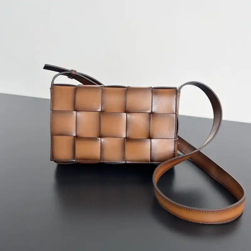 Discover the elegance of the Bottega Veneta Cassette 2.0 in warm brown. A timeless piece that complements your unique style. 🍂💖✨ https://tinyurl.com/2cofsv3m