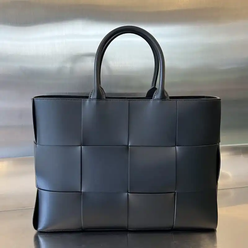 Discover the enchanting hues of Bottega Veneta Arco 🌈✨, where elegance meets artistry. Let your style shine beautifully! 💖👜 https://tinyurl.com/2yrb7zy6