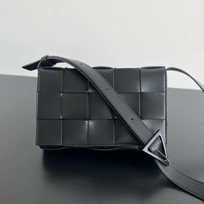 Discover the elegance of the Bottega Veneta Cassette 2.0 in classic black. A timeless piece that whispers sophistication. 🖤✨ https://tinyurl.com/25u3py6y