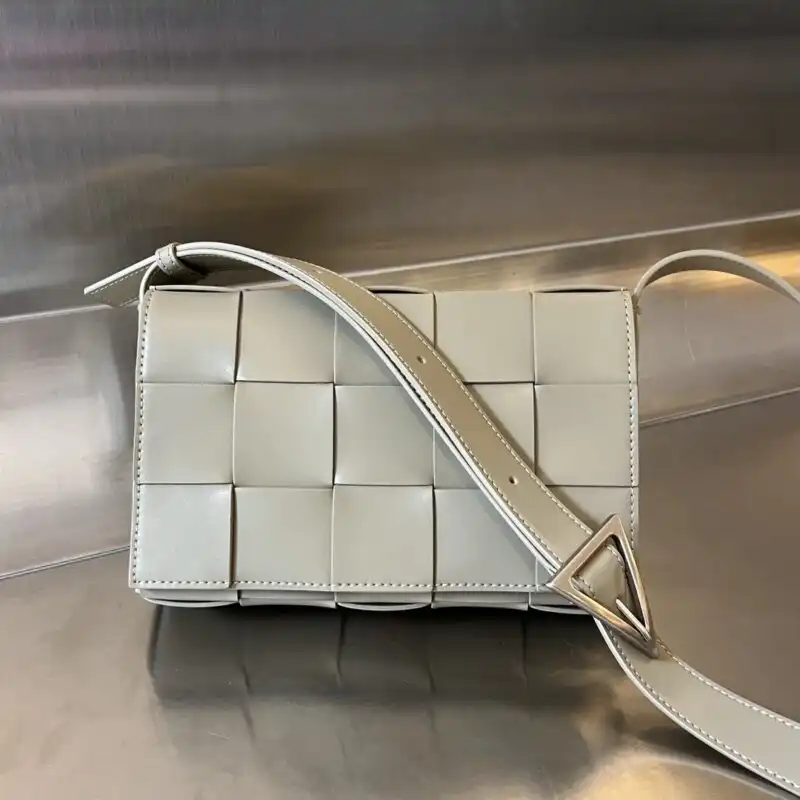 Discover the elegance of Bottega Veneta’s Cassette 2.0 in a soothing beige hue. Perfect for any occasion! ✨🤍👜 https://tinyurl.com/23xwxbbe